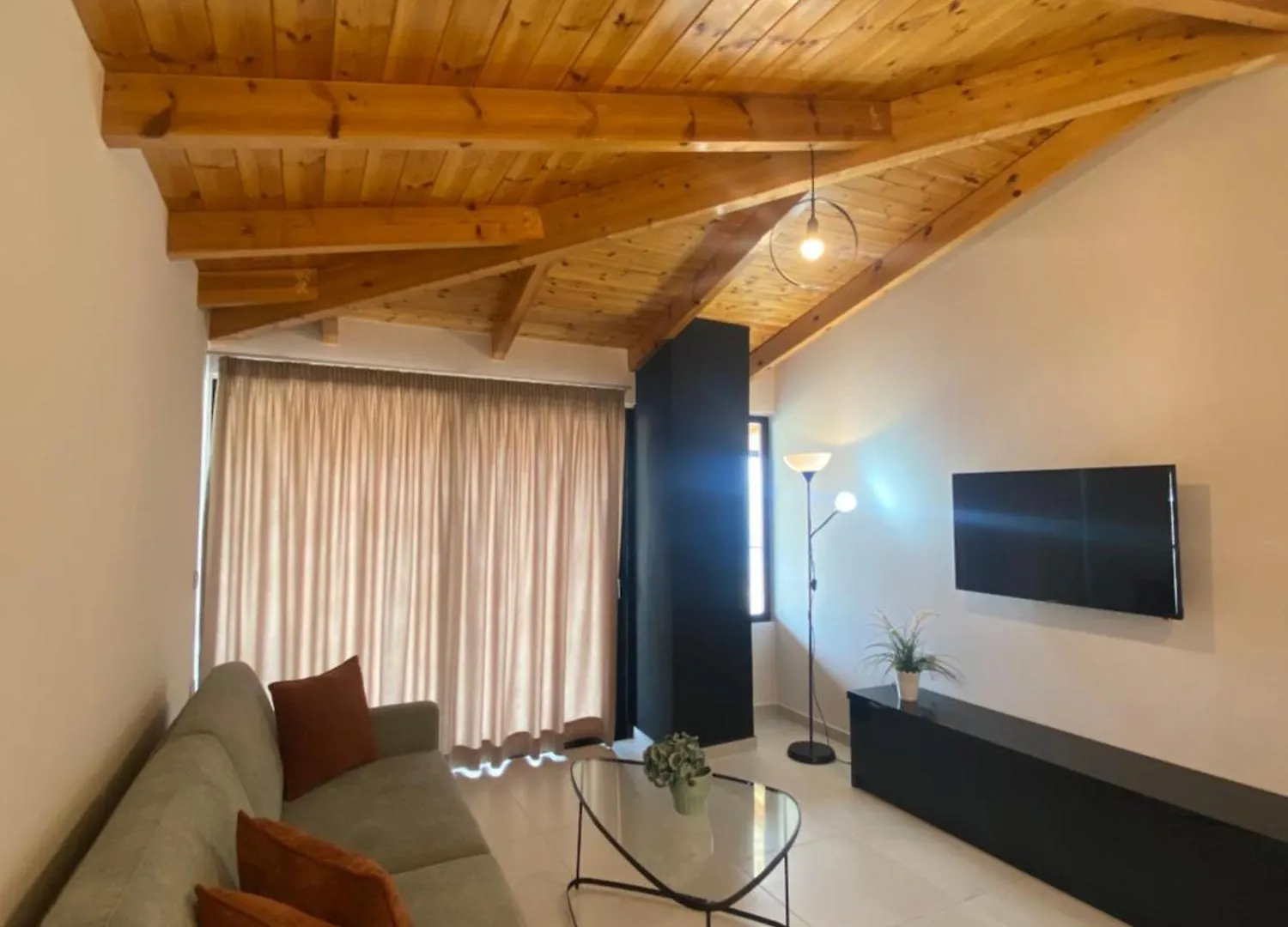Crown Deluxe Property Saranda 0*,